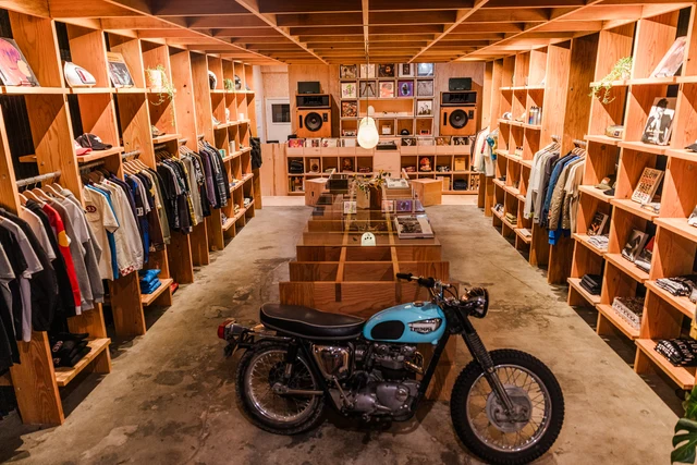 The interior of 3815 W. Sunset Blvd. during its prior occupancy, fitted out with the former tenant's fixtures and merchandising.